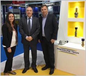 Pressure Tech Managing Director, Steve Yorke-Robinson, sign reseller agreement with Arcamo Controls, Spain